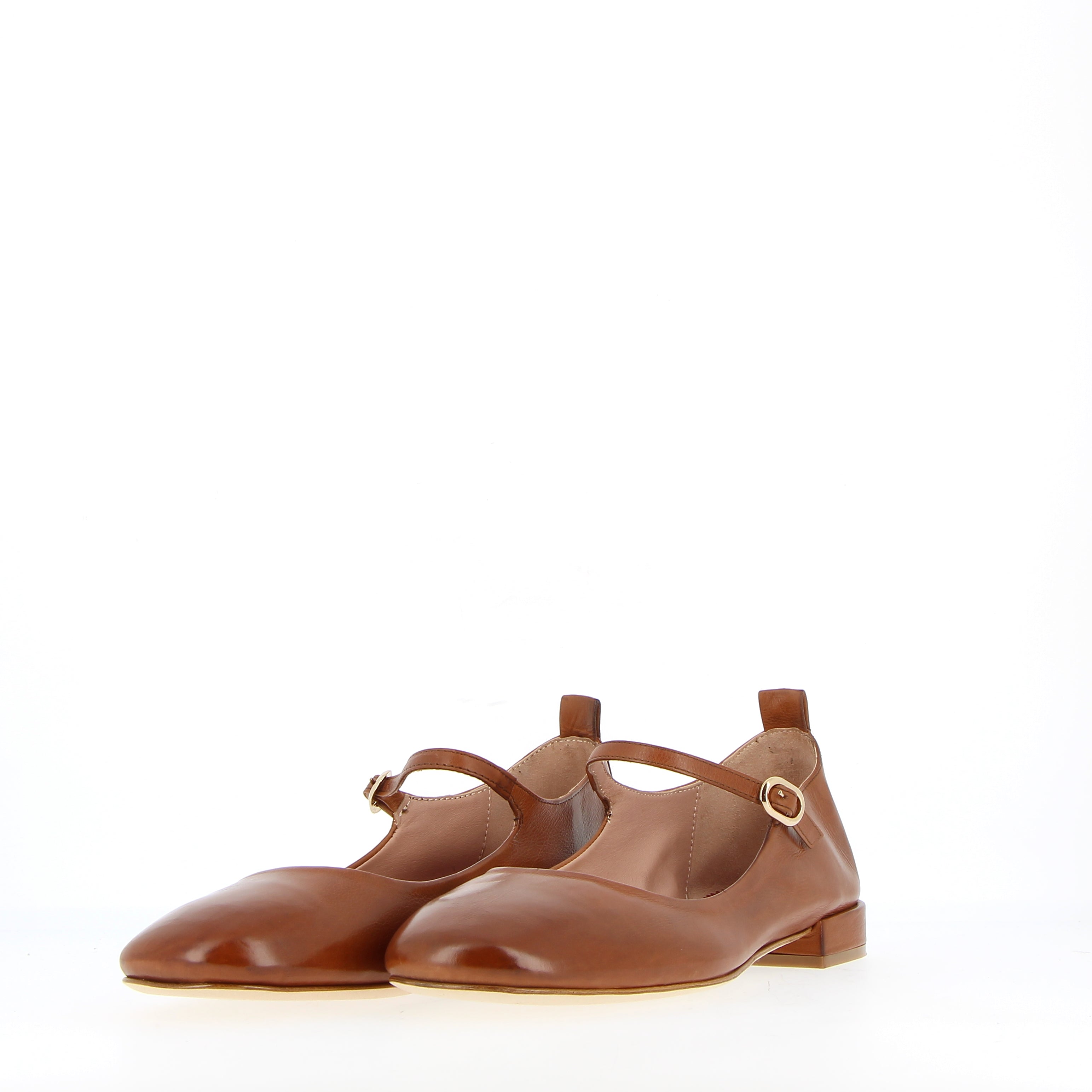 Ballerina with soft tan leather straps