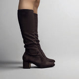 Moro-colored, close-fitting boot