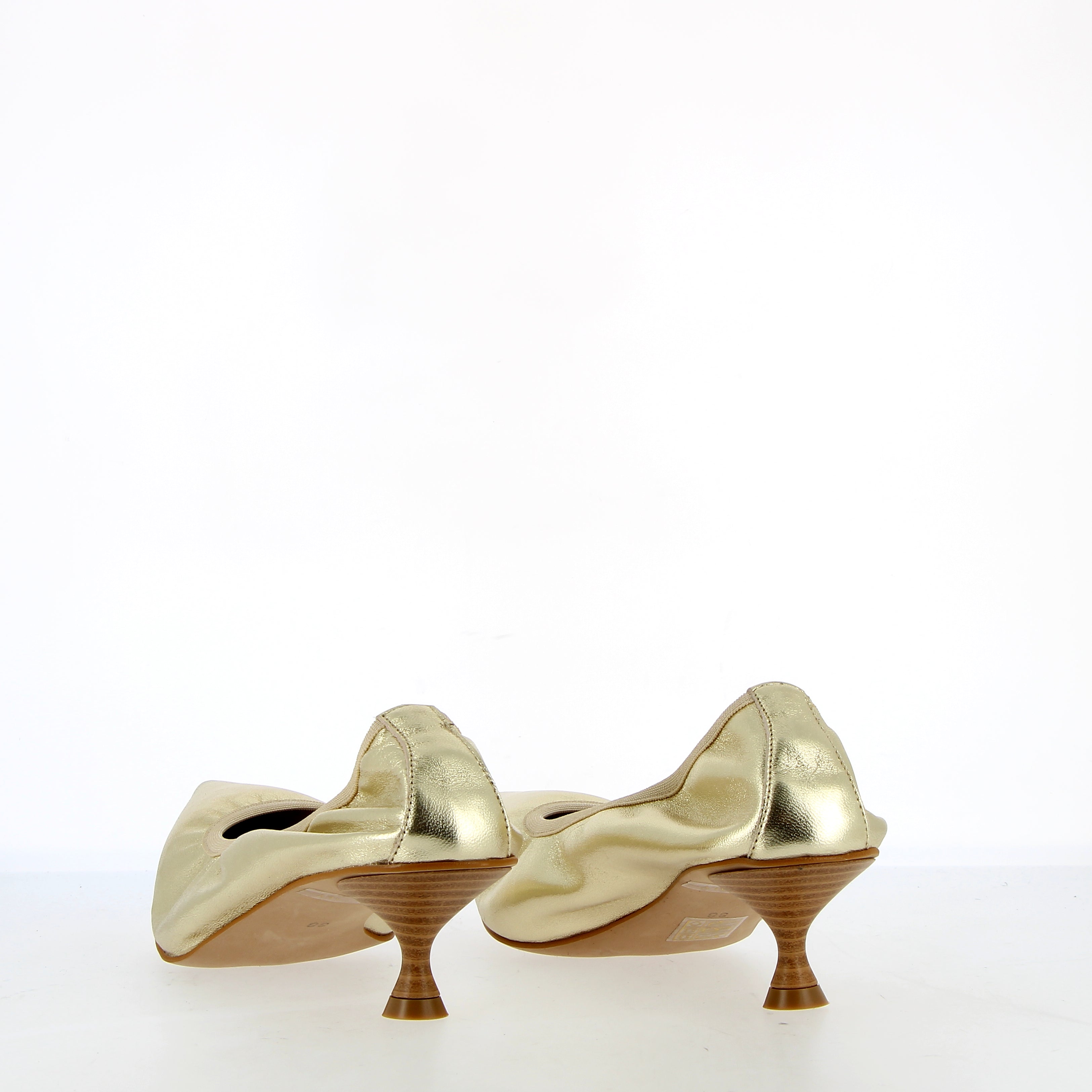 Pucker pump in pelle platino sfoderato