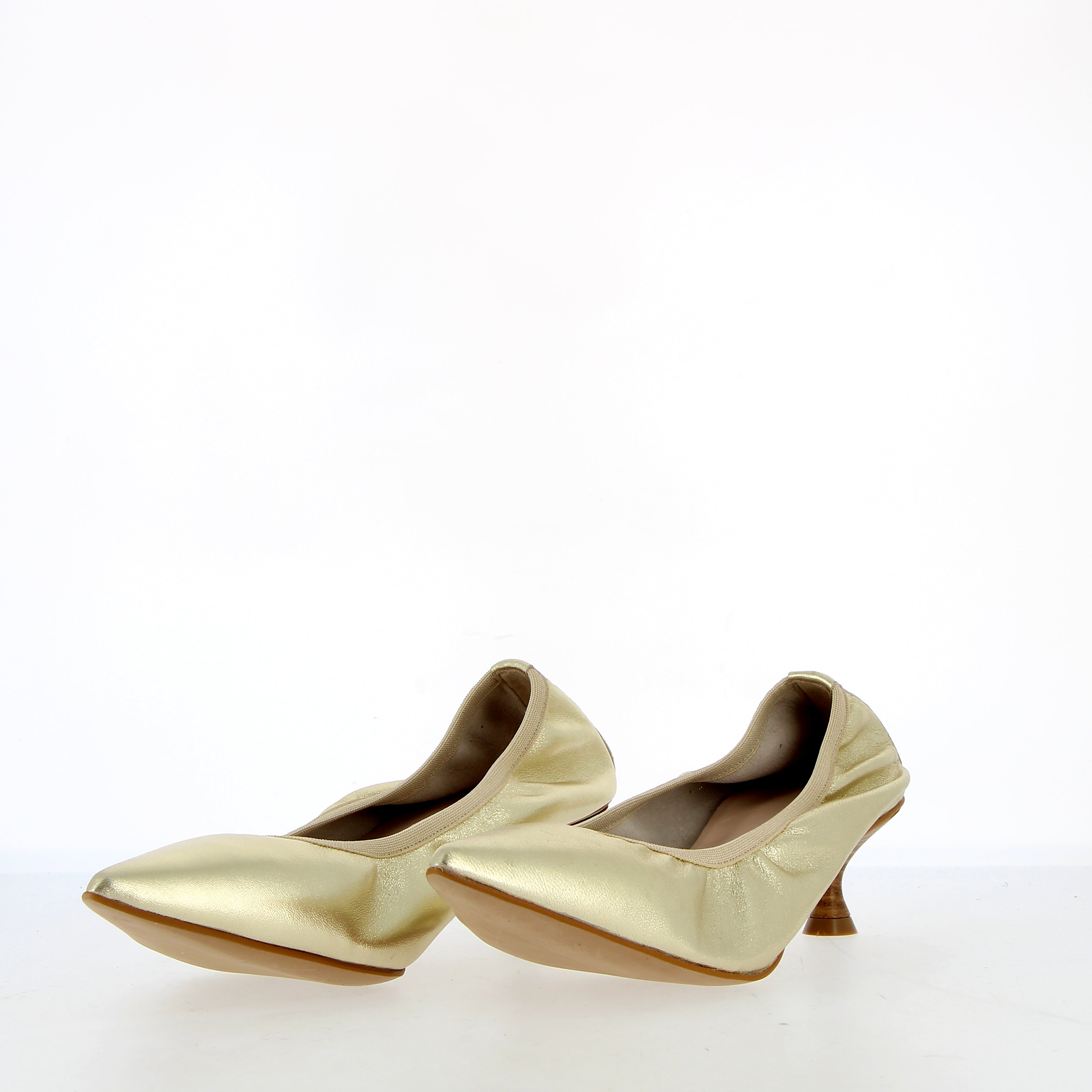 Pucker pump in pelle platino sfoderato