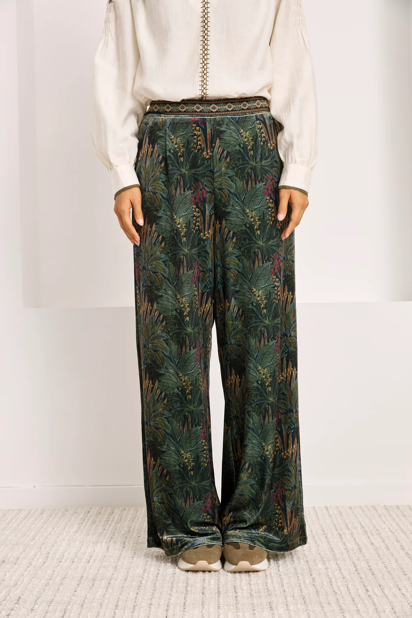 Pantaloni in velluto con stampa botanica