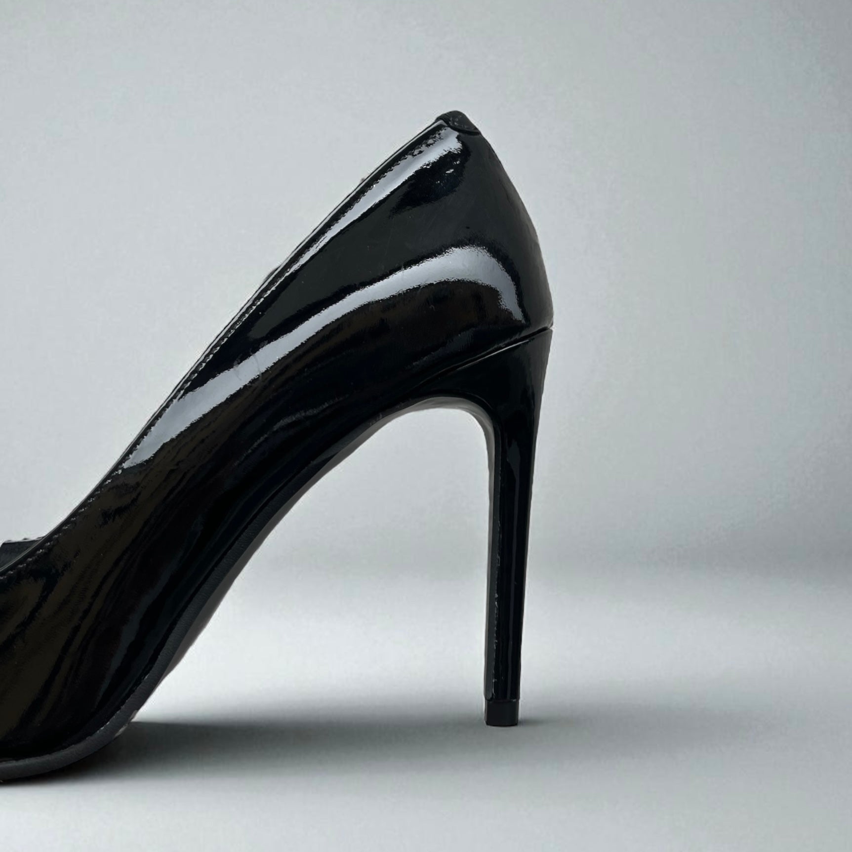 Décolleté in vernice nero tacco 10