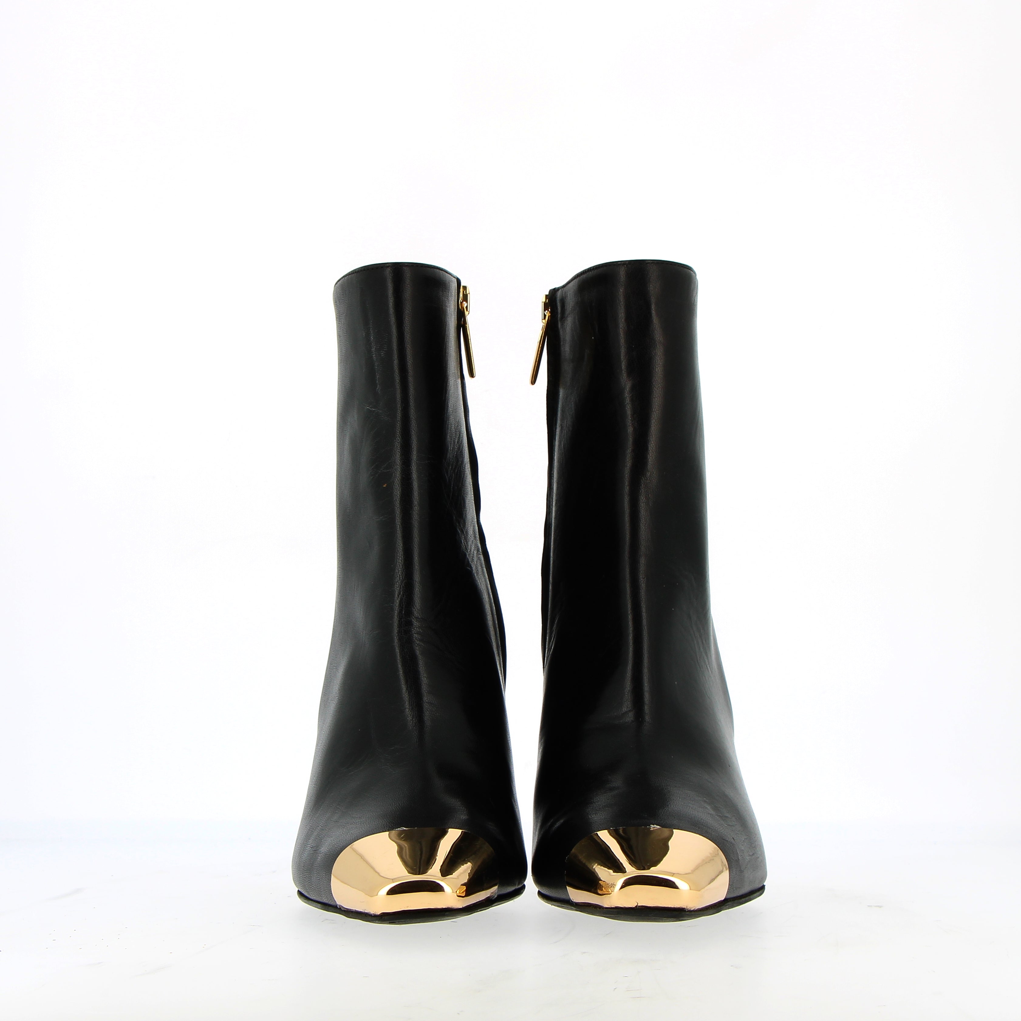 Ankle boot in black nappa with gold metal tip