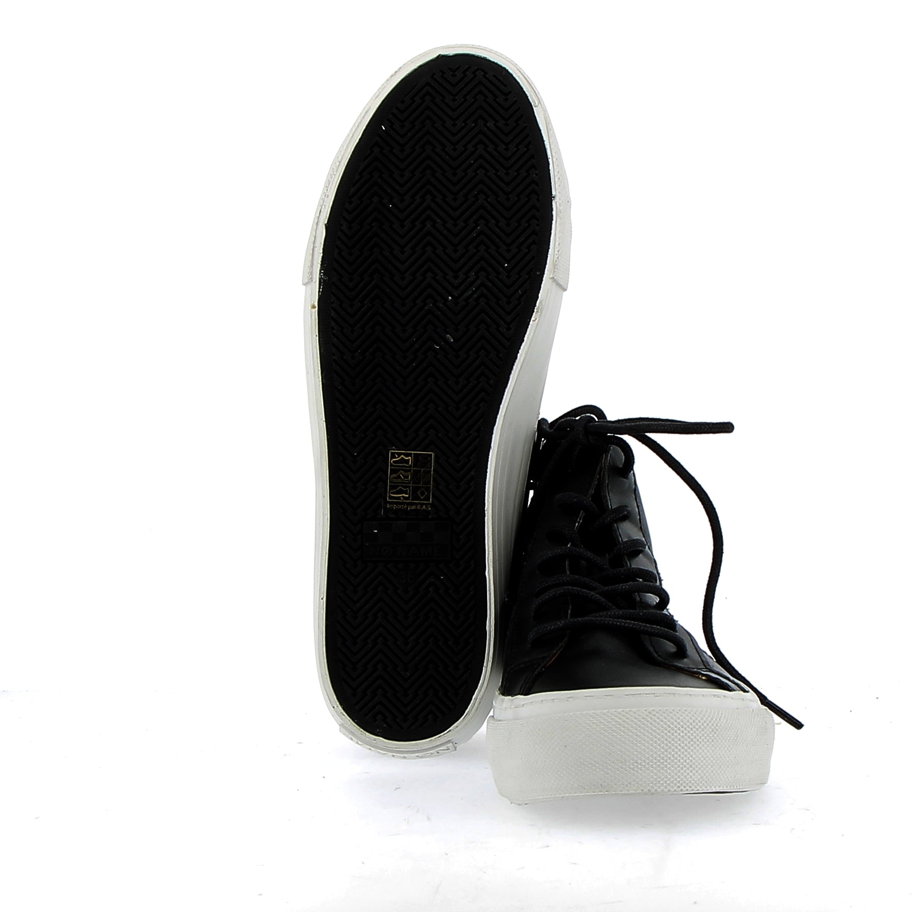 Black leather sneaker with back zip