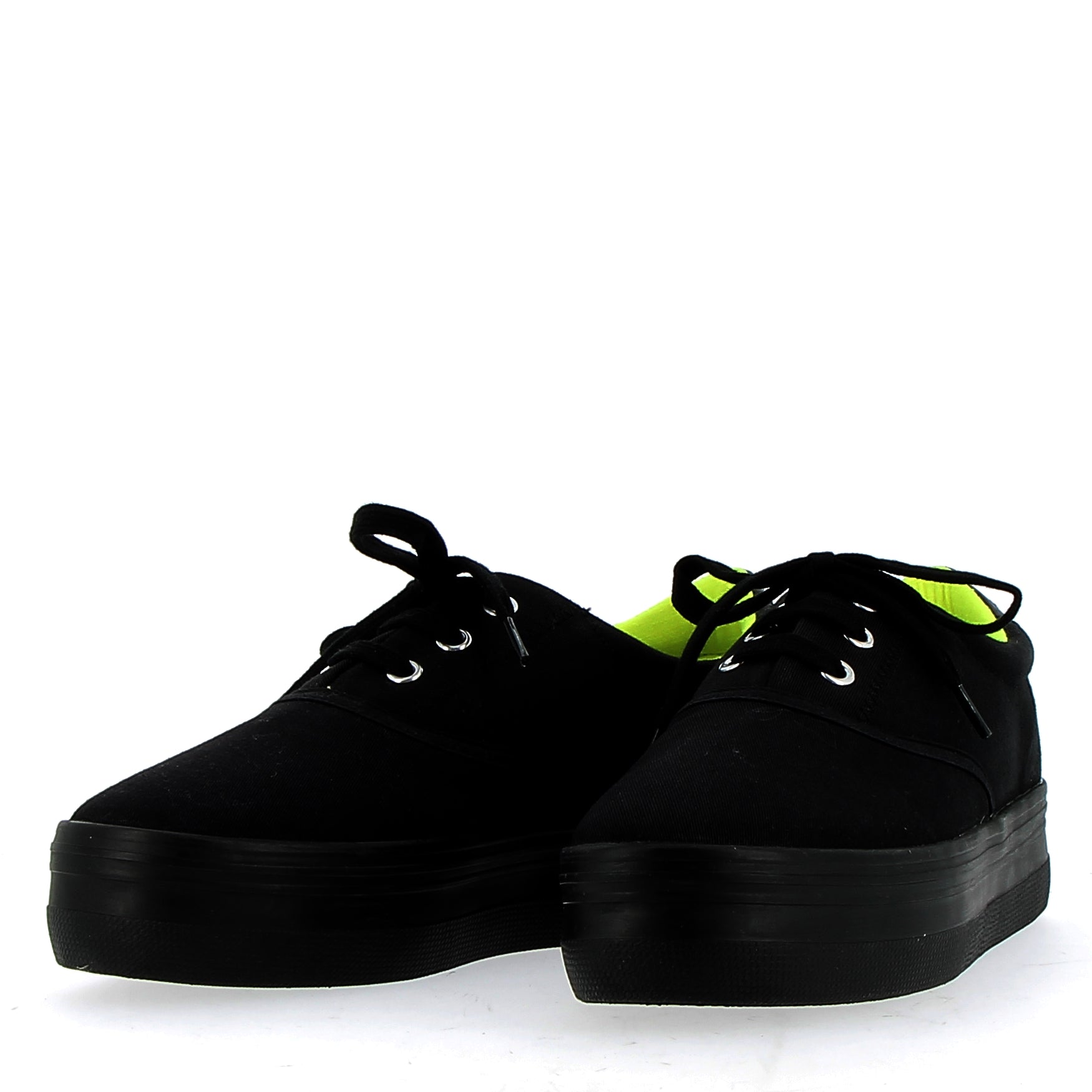 Black sneaker with internal fluo