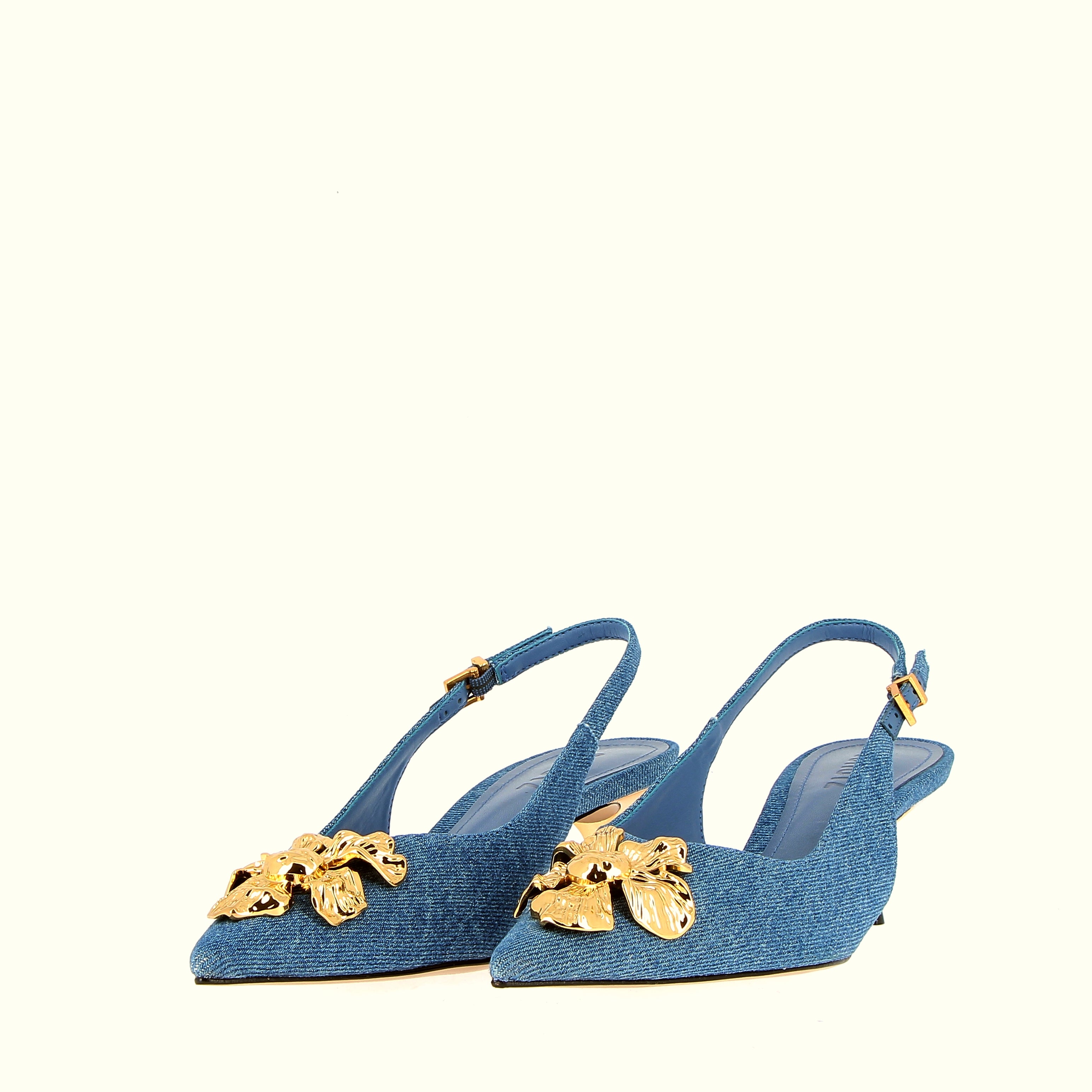 Slingback in jeans con accessorio oro