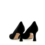 Decolletè in velluto nero con decorazione