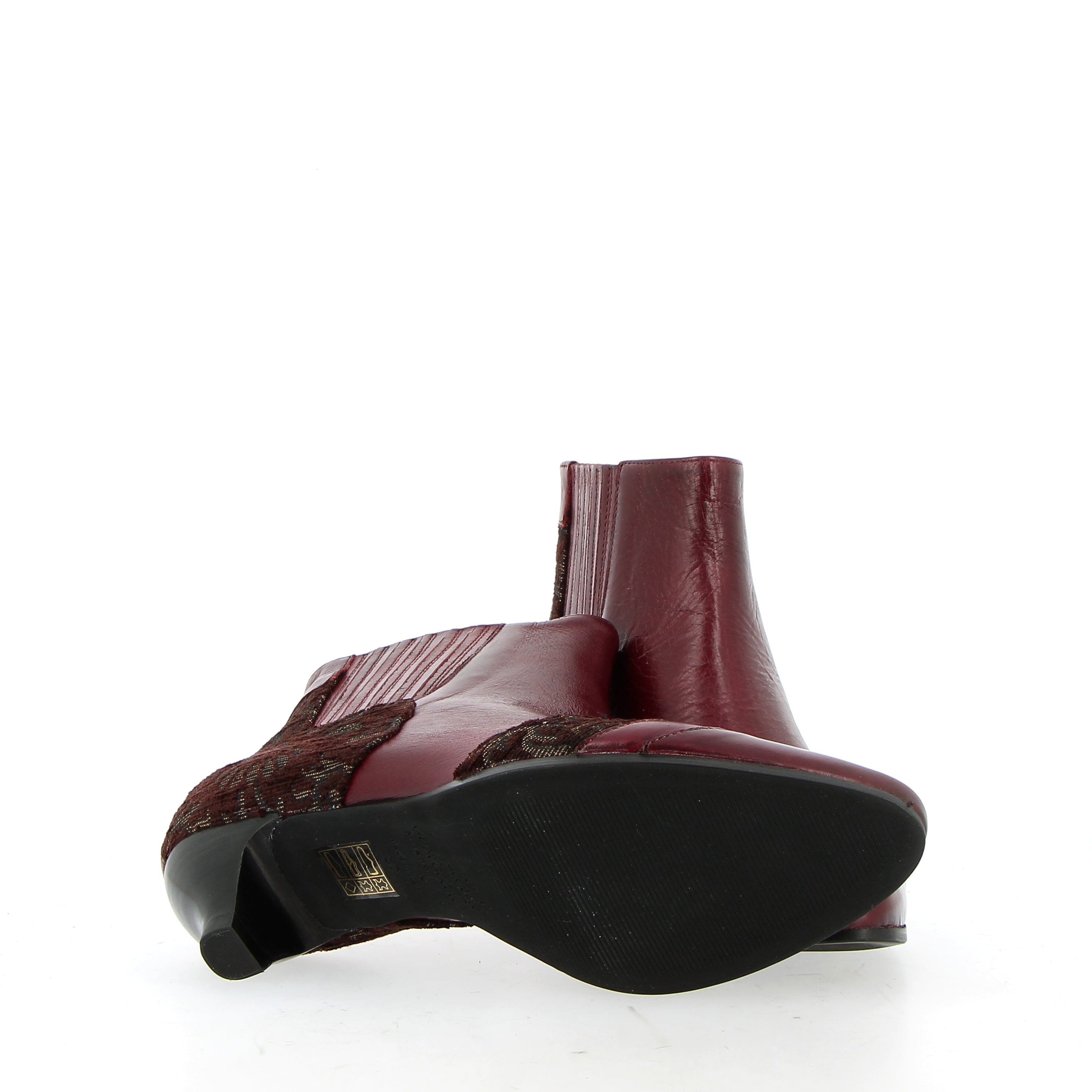 Bianca ankle boot in glossy burgundy leather and fabric