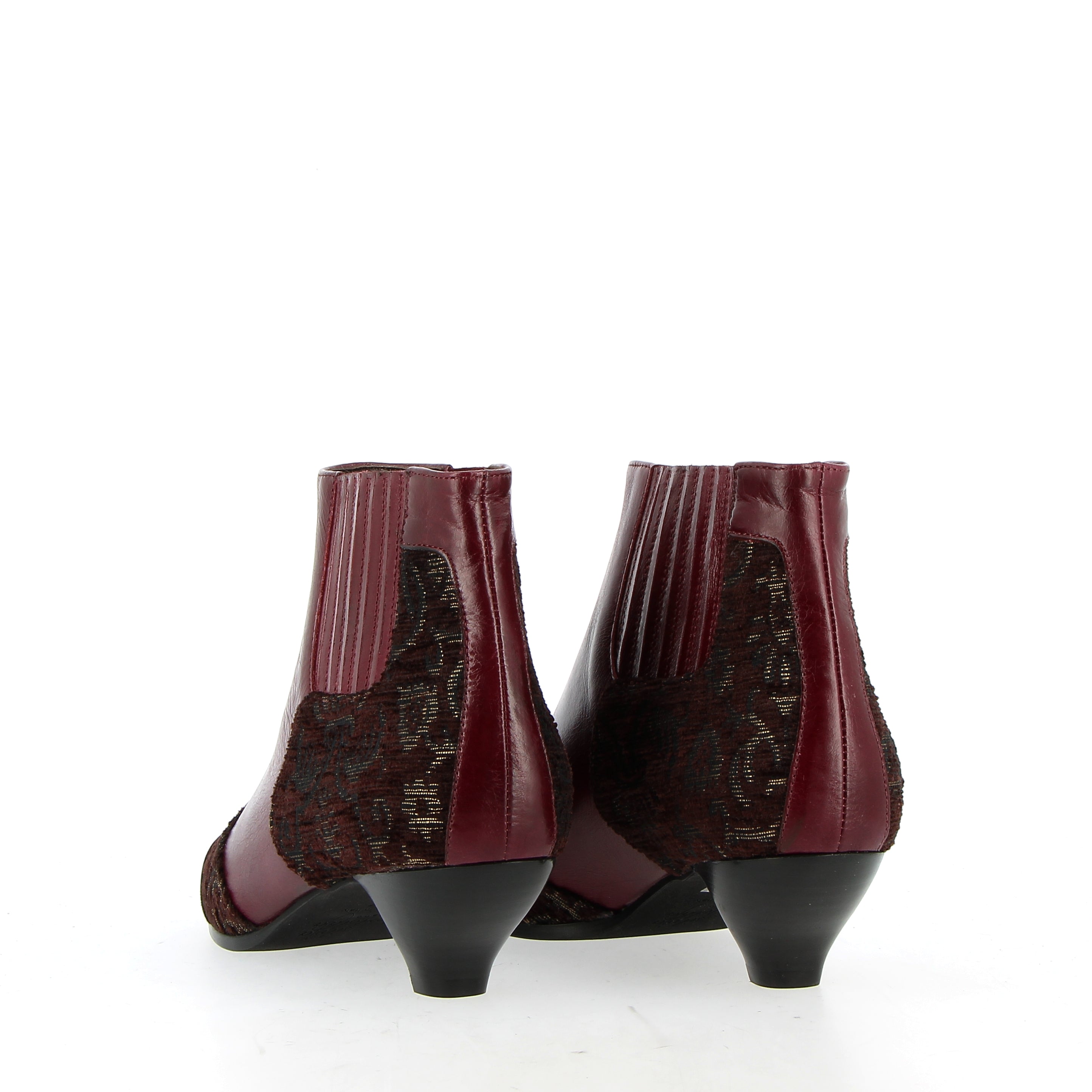 Bianca ankle boot in glossy burgundy leather and fabric