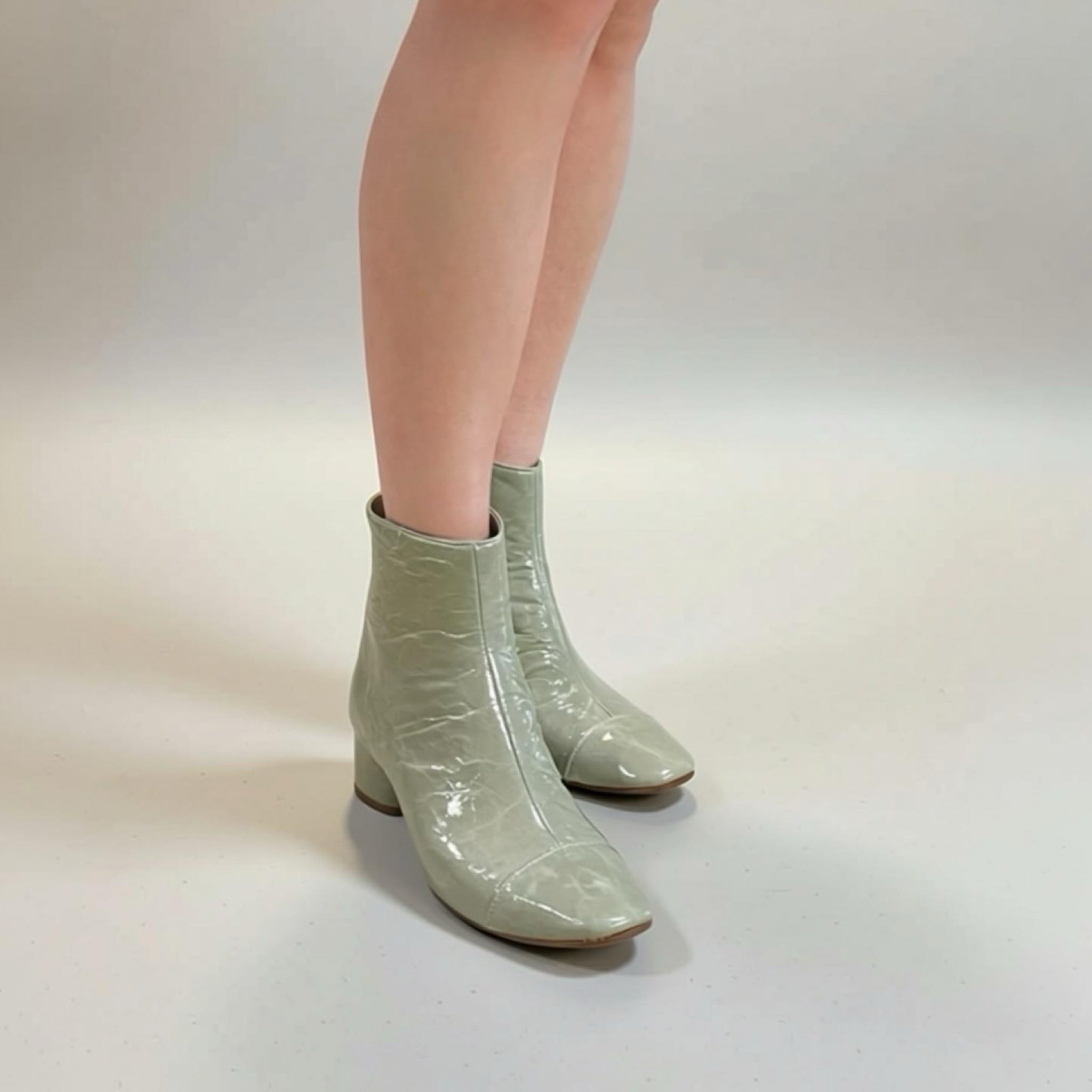 Stivaletto in morbida vernice pelle salvia