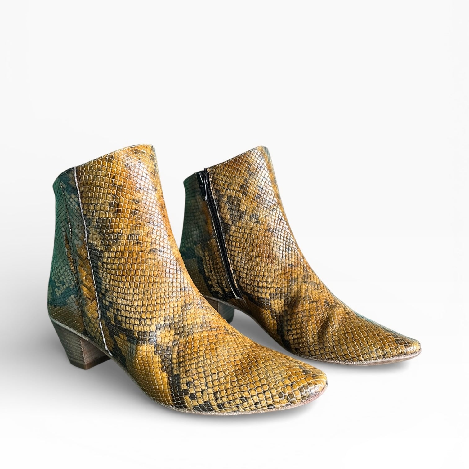 Stivaletto in morbida pelle snake print