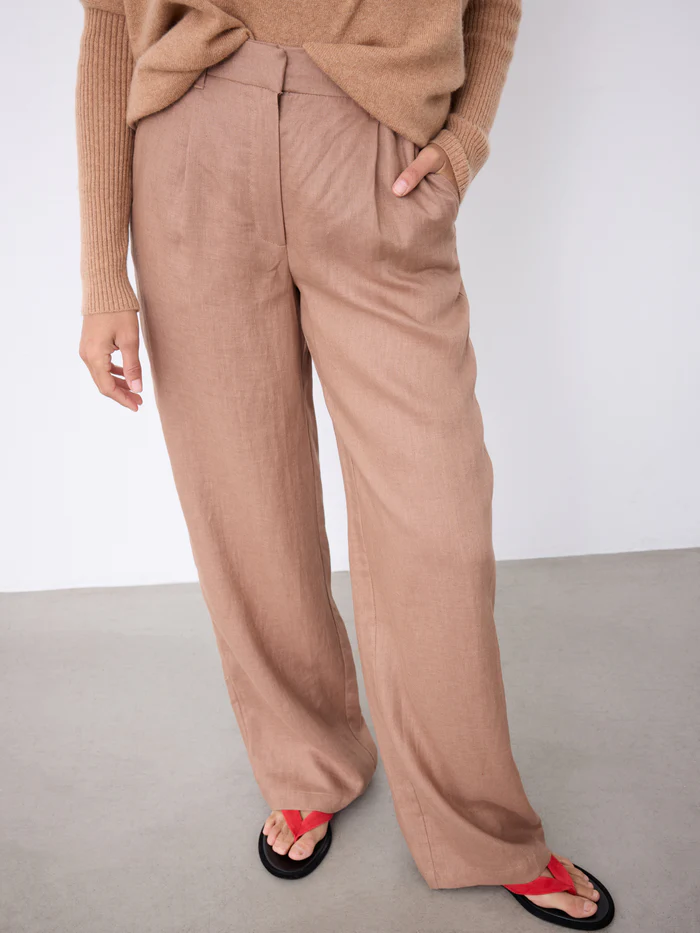 Paula Pantalone in Moka Linen