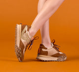 Sneaker cuoio oro in camoscio e nylon con suola light
