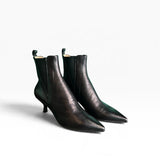 Stivaletto a punta in nappa da guanto supersoft nera con doppio elastico