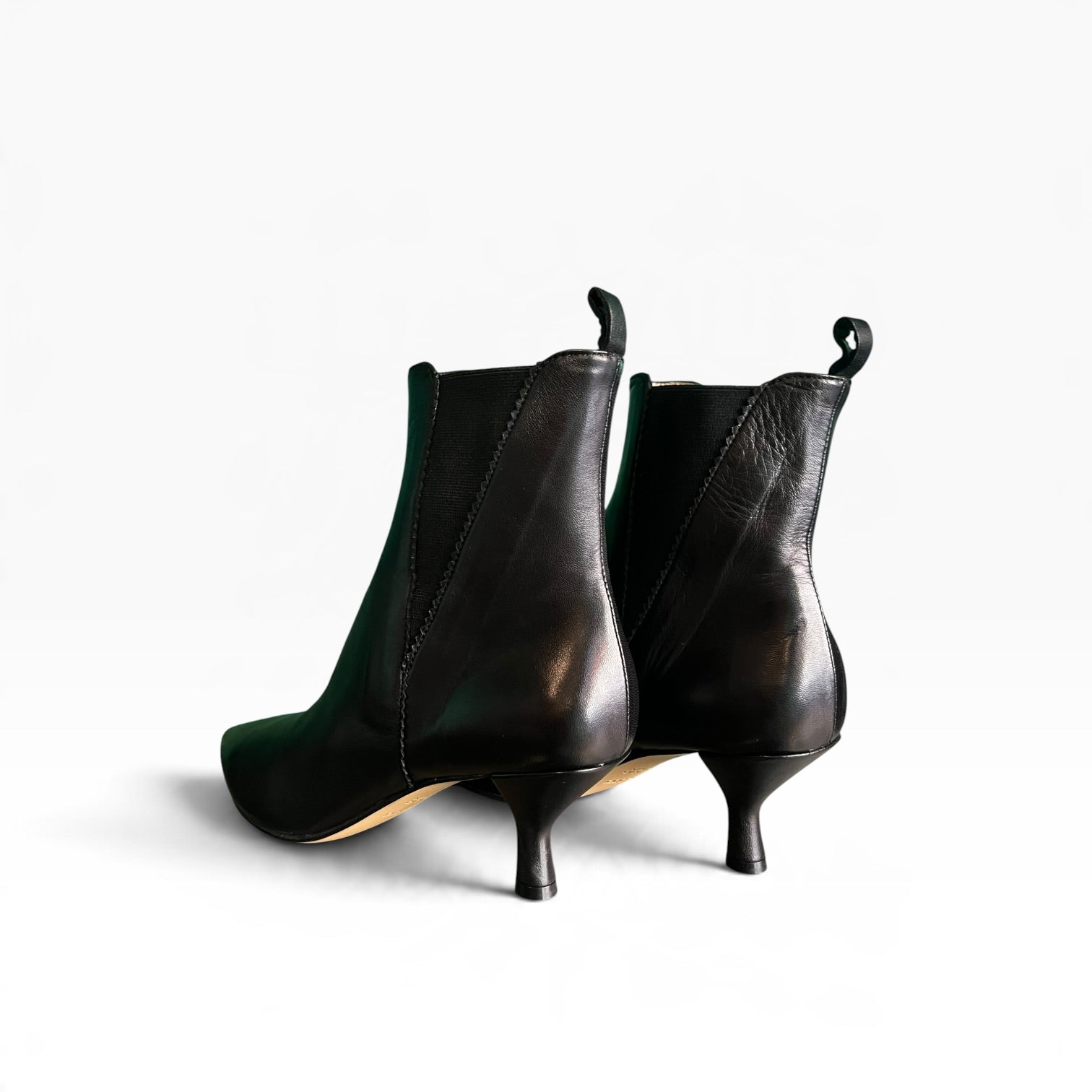 Stivaletto a punta in nappa da guanto supersoft nera con doppio elastico