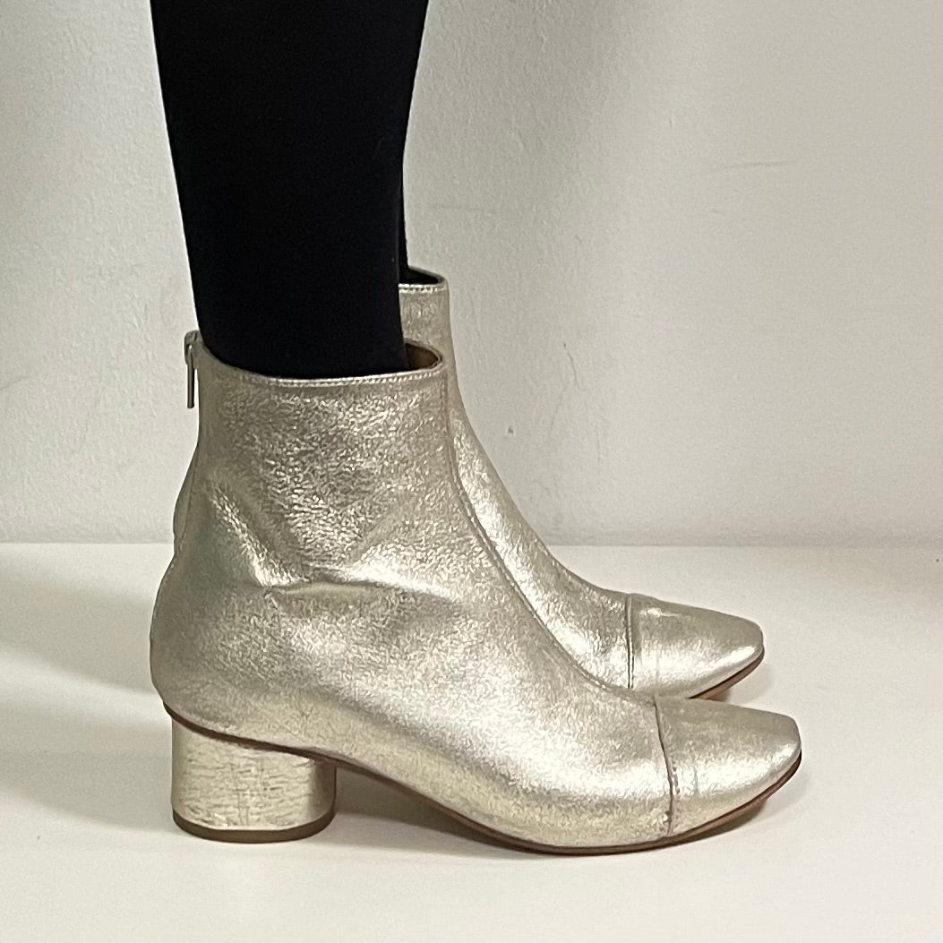 Supersoft ankle boot in silver laminated vintage effect
