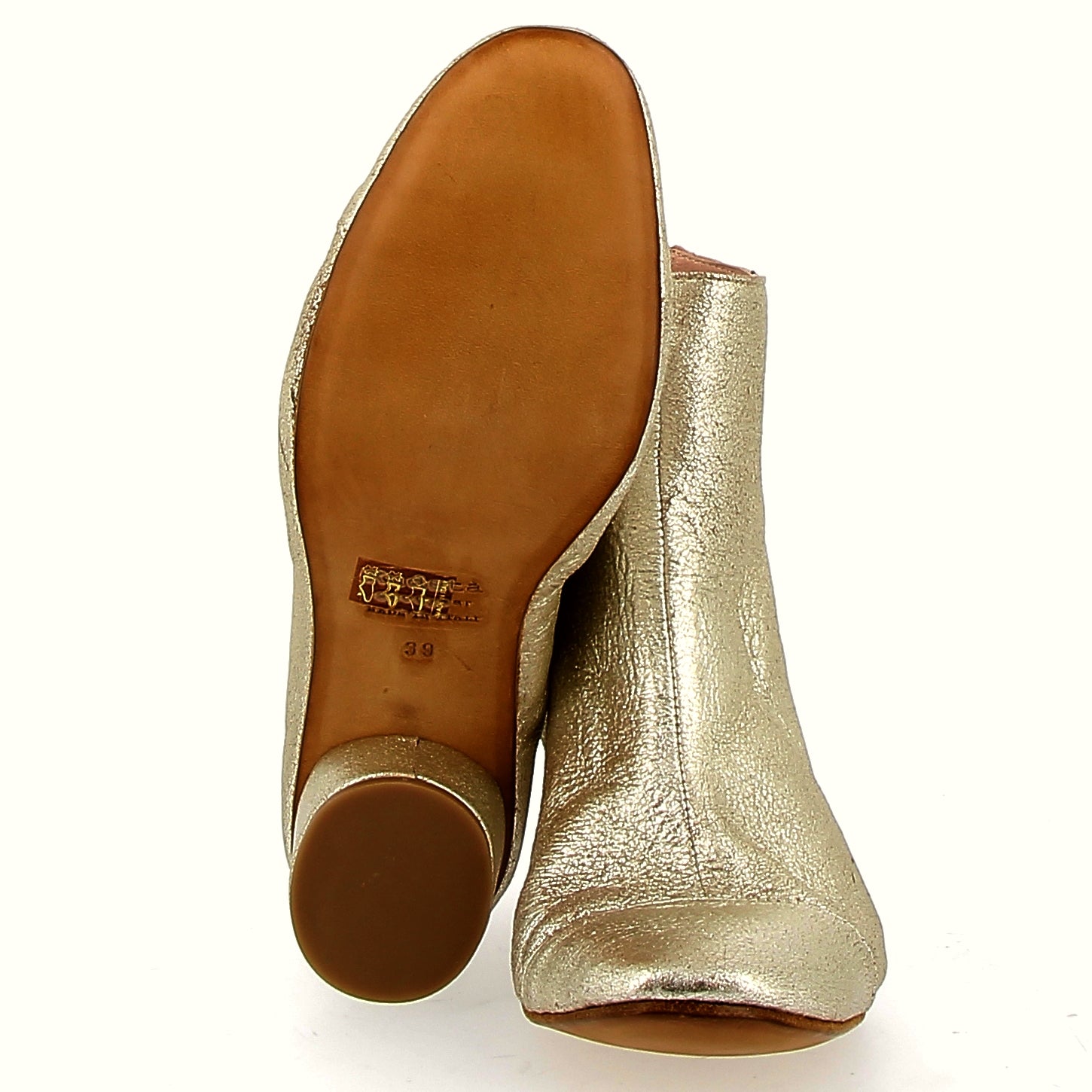 Supersoft ankle boot in silver laminated vintage effect