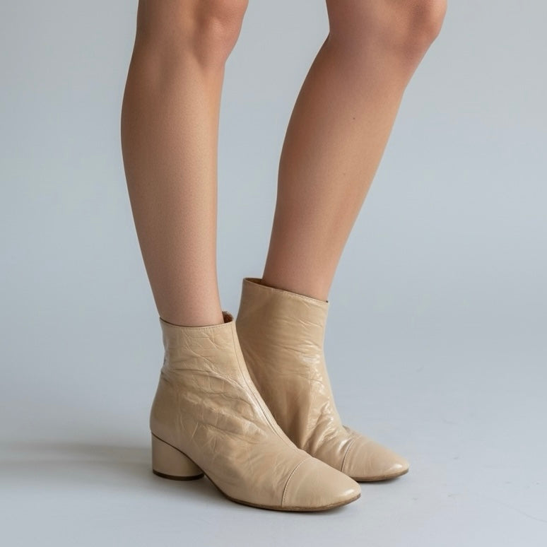 Stivaletto in morbida vernice pelle cipria