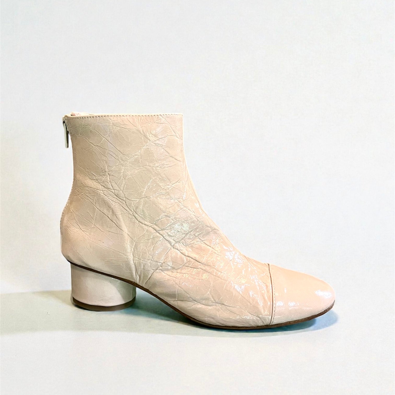 Stivaletto in morbida vernice pelle cipria