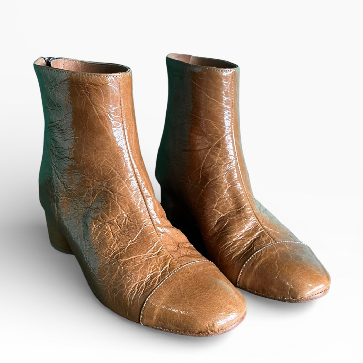 Stivaletto in morbida vernice pelle deserto