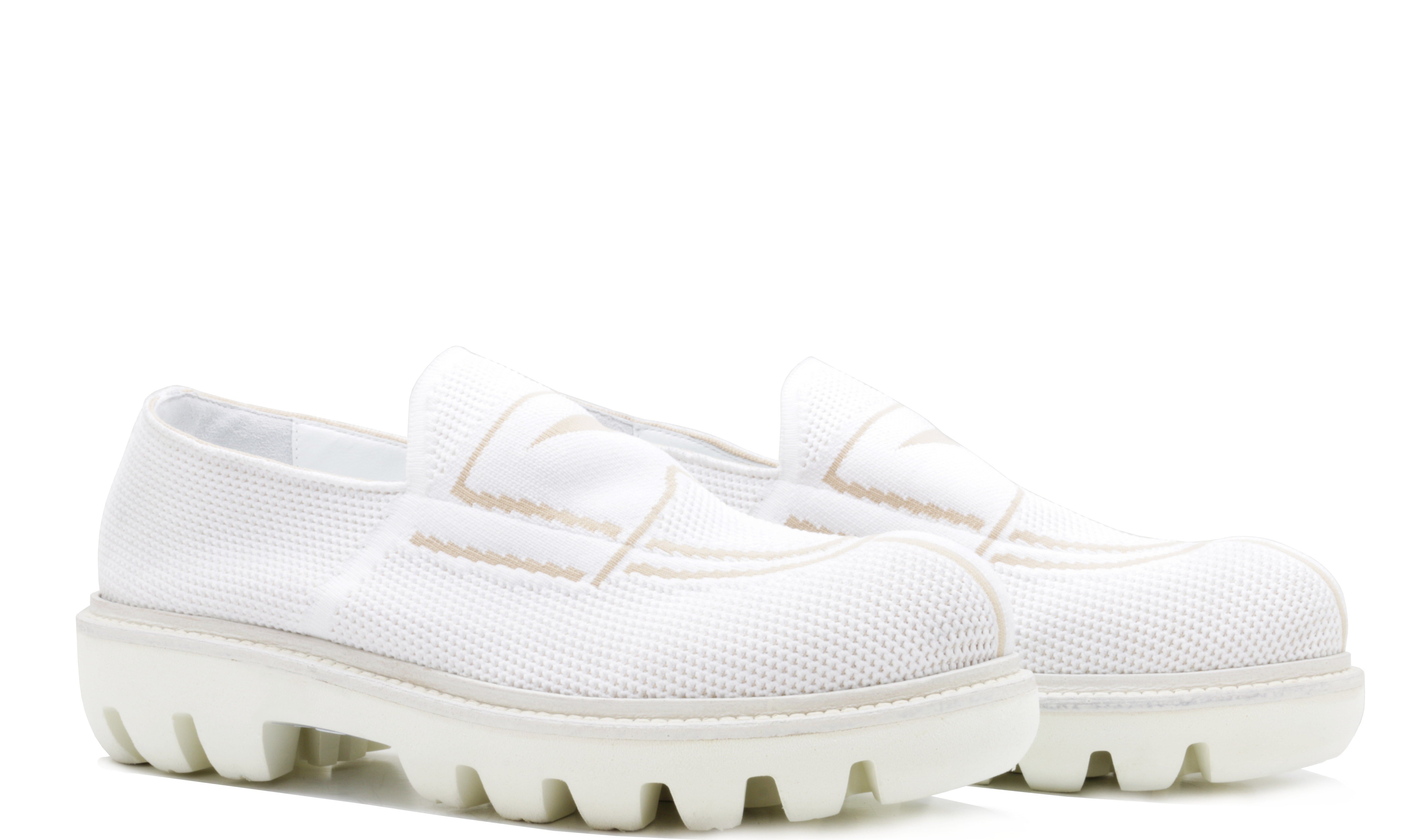 Moccasin in white canvas