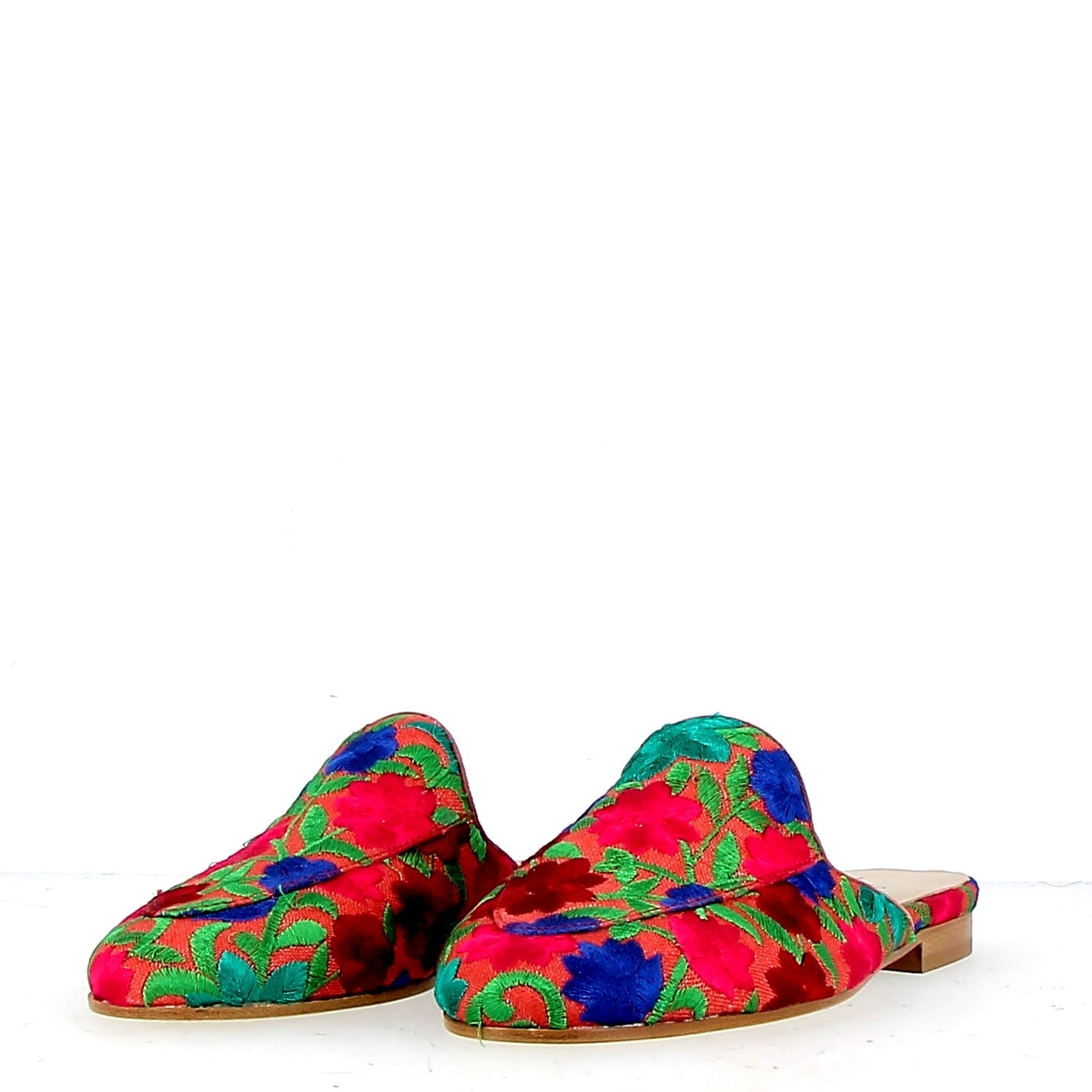 Low mules in floral fabric and leather