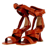 Soft leather sandal with bow fastening